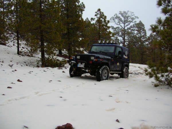 Jeep Wrangler YJ en la nieve 4x4